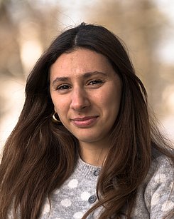 Frau  Meriem Adnadane